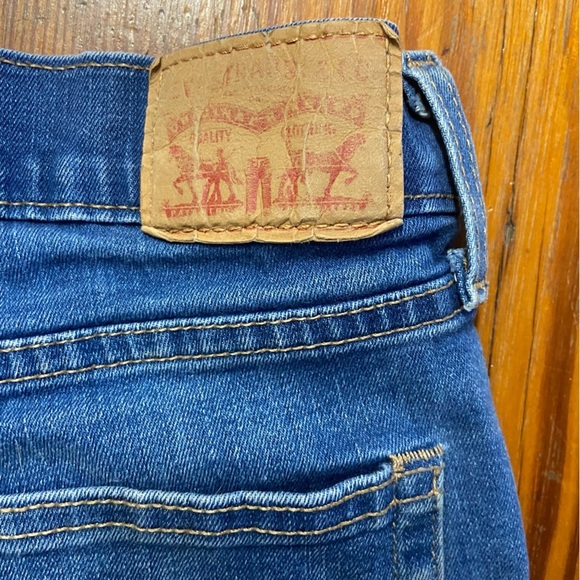 Levis Mid-Rise Denim Shorts Womens Size 28 Stretch Rolled Hem Jean Casual Spring - Picture 5 of 9